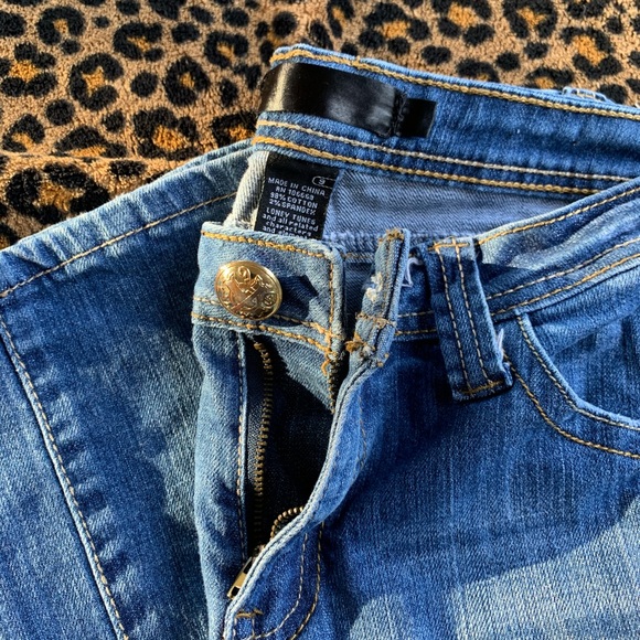 Lot 29 women’s   size 9 tweety bird boot cut jeans - Picture 8 of 10